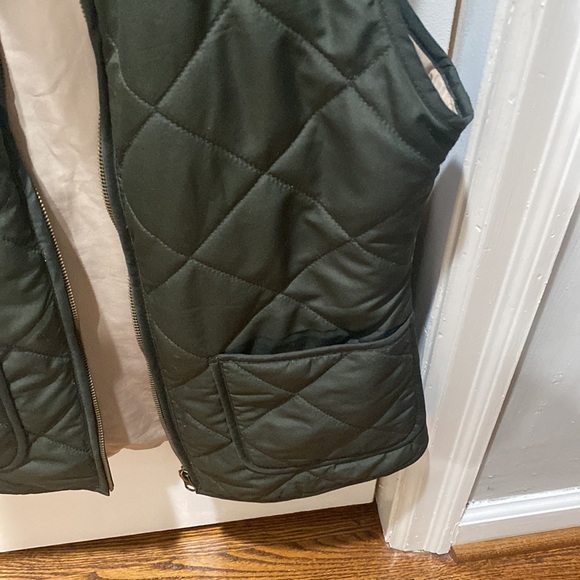 Market & Spruce olive green vest. Size small. Front pockets. - Picture 2 of 5